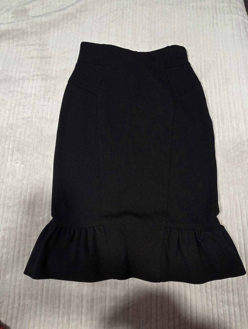 Diane Von Furstenberg Women’s Lynette with Ruffle Black Midi Skirt